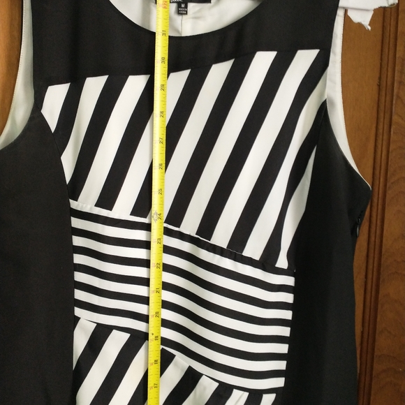 Modcloth black and white color block shift dress - Picture 3 of 6